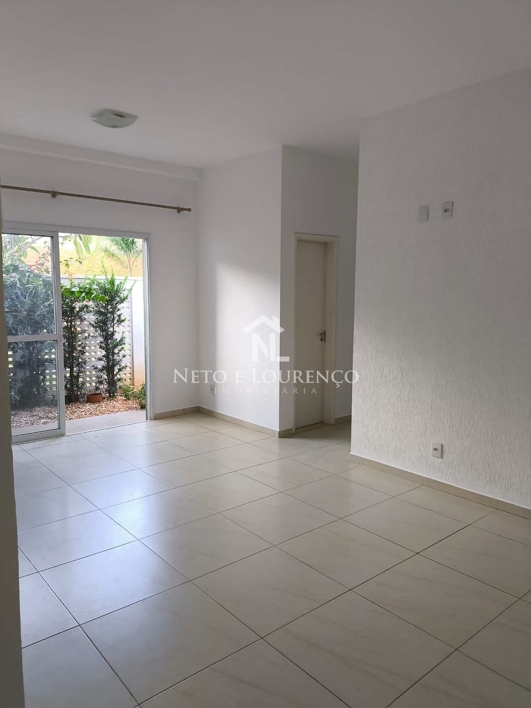 Apartamento à venda com 2 quartos, 30m² - Foto 2