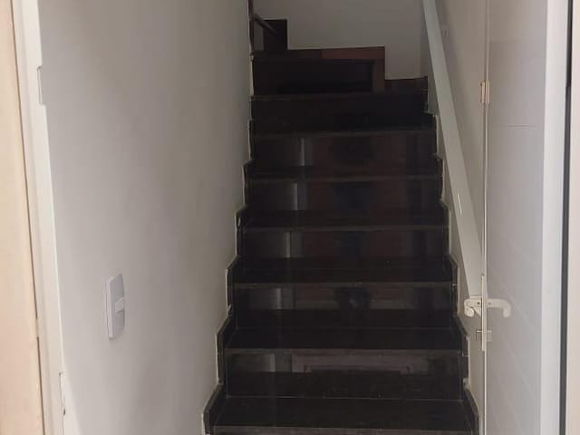 Apartamento 2 quartos e 1 banheiro, à venda, no bairro Maracanã em Praia Grande