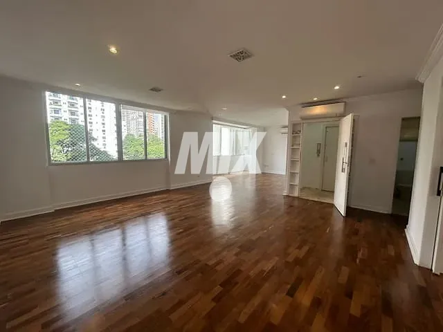 Apartamento 4 quartos e 3 banheiros, à venda, no bairro Vila Nova Conceição em São Paulo