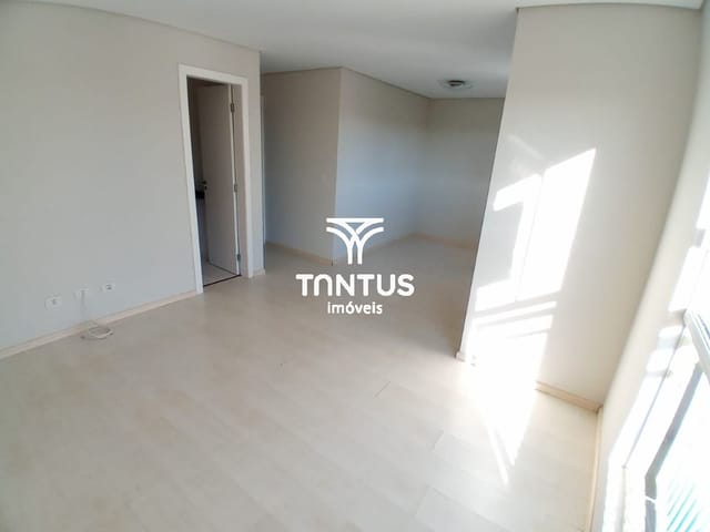 Apartamento 2 quartos e 2 banheiros, para alugar, no bairro Tingui em Curitiba