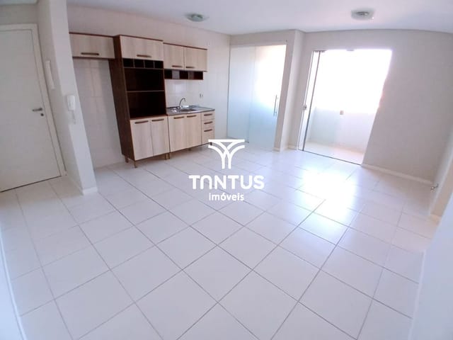 Apartamento 2 quartos e 2 banheiros, para alugar, no bairro Tingui em Curitiba