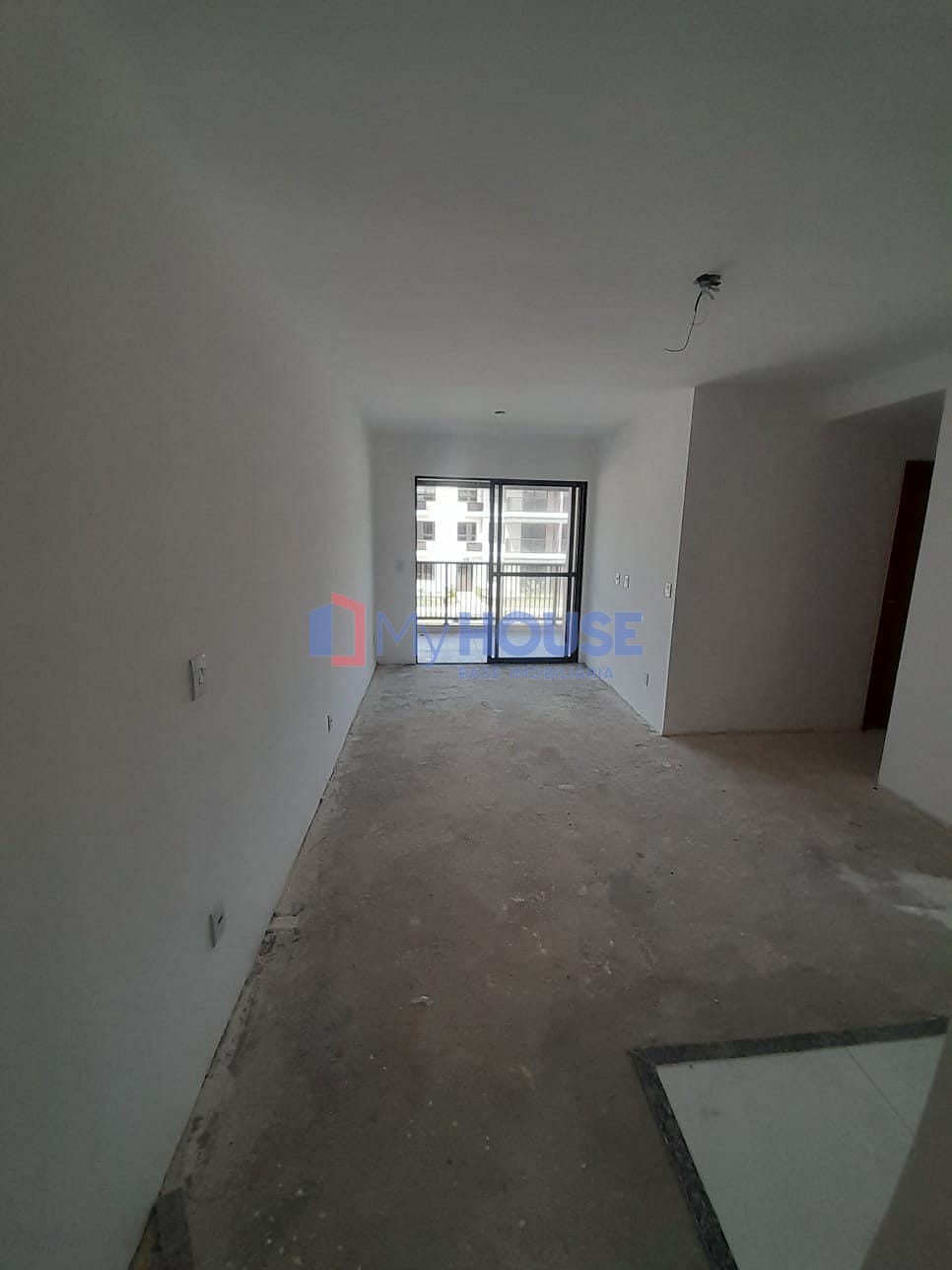 Apartamento à venda com 2 quartos, 70m² - Foto 2
