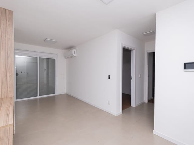 Foto do Apartamento - Apartamento para locação com 2 quartos (1 suíte), cozinha planejada, ar-condicionado, sacada com churrasqueira e vaga de garagem privativa. | UP Imóveis