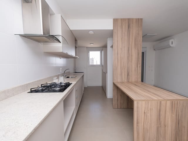 Foto do Apartamento - Apartamento para locação com 2 quartos (1 suíte), cozinha planejada, ar-condicionado, sacada com churrasqueira e vaga de garagem privativa. | UP Imóveis
