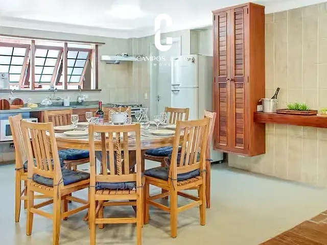 Apartamento com 336m² 5 quartos e 6 banheiros, à venda, no bairro Vila Capivari em Campos do Jordão