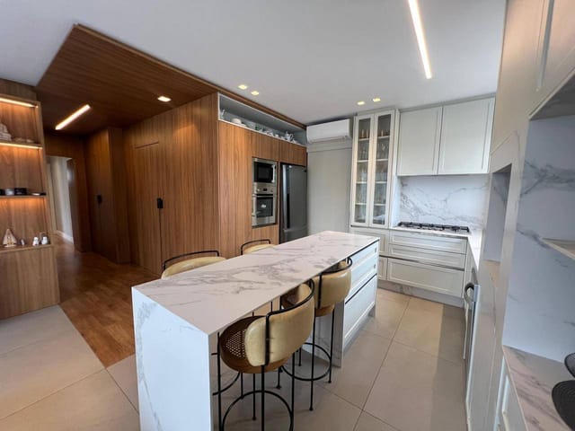 Apartamento 3 quartos e 4 banheiros, à venda, no bairro Pioneiros em Balneário Camboriú