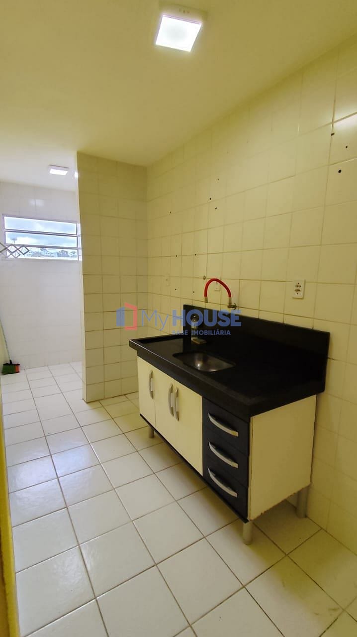 Apartamento à venda com 2 quartos, 70m² - Foto 2