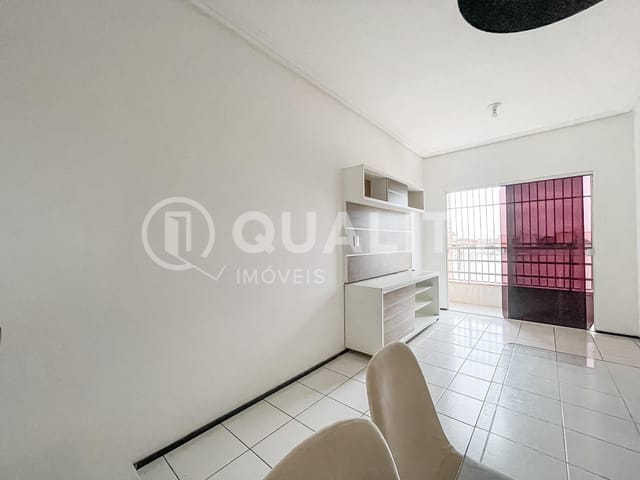 Apartamento 3 quartos e 2 banheiros, para alugar, no bairro Montese em Fortaleza