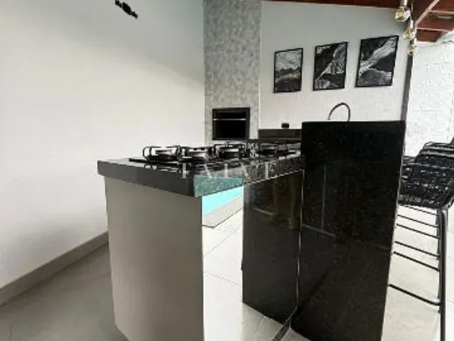 Casa com 220m² 3 quartos e 2 banheiros, à venda, no bairro Residencial Abussafe em Londrina