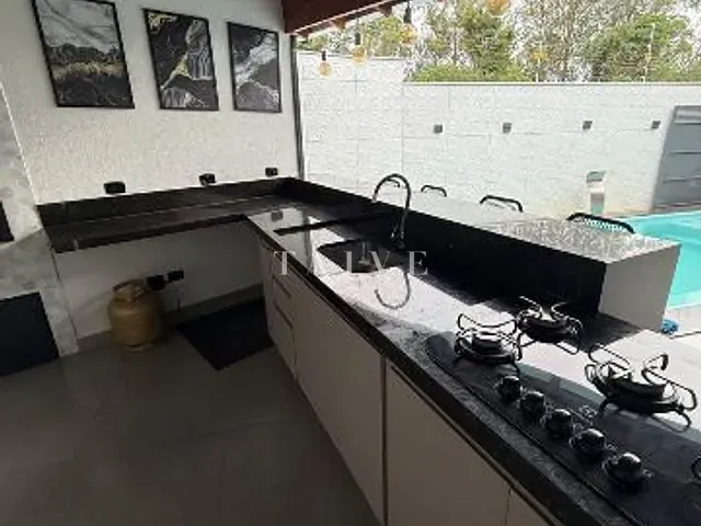 Casa com 220m² 3 quartos e 2 banheiros, à venda, no bairro Residencial Abussafe em Londrina