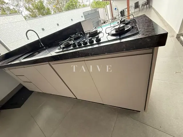 Casa com 220m² 3 quartos e 2 banheiros, à venda, no bairro Residencial Abussafe em Londrina