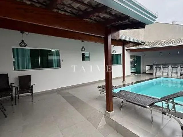 Casa com 220m² 3 quartos e 2 banheiros, à venda, no bairro Residencial Abussafe em Londrina