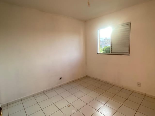 Apartamento 2 quartos e 1 banheiro, para alugar, no bairro Centro em Extrema