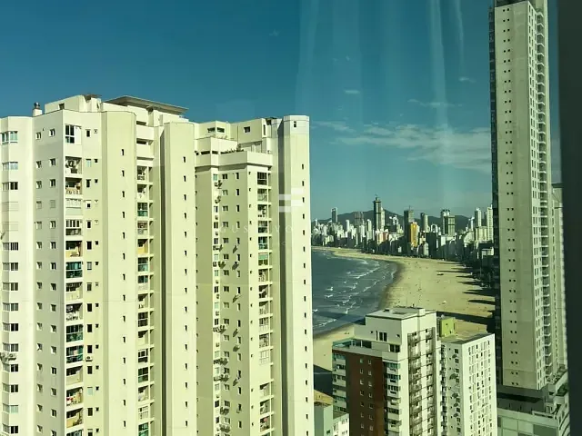 Apartamento 4 quartos e 4 banheiros, para alugar, no bairro Pioneiros em Balneário Camboriú