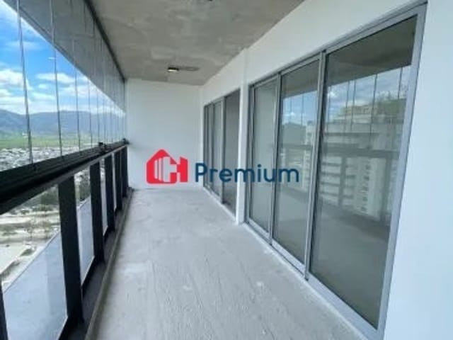 Apartamento 2 quartos e 2 banheiros, à venda, no bairro Recreio dos Bandeirantes em Rio de Janeiro