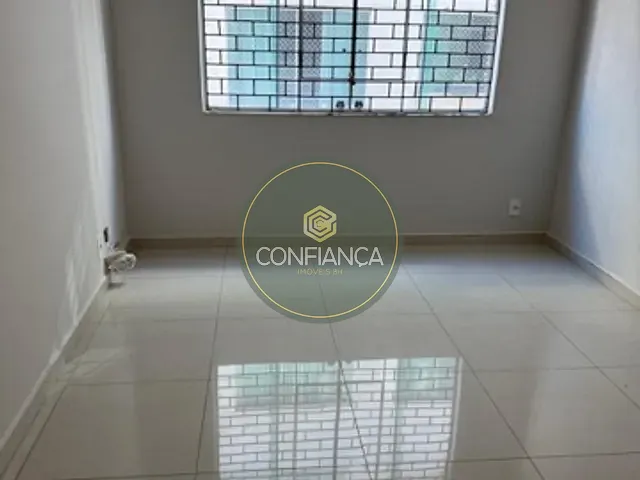 Apartamento 3 quartos e 2 banheiros, à venda, no bairro Carlos Prates em Belo Horizonte