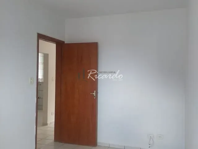 Apartamento com 53m² 2 quartos e 1 banheiro, à venda, no bairro Jardim Universitário em Arapongas