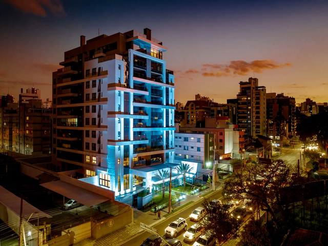 Apartamento 3 quartos e 4 banheiros, à venda, no bairro Champagnat em Curitiba