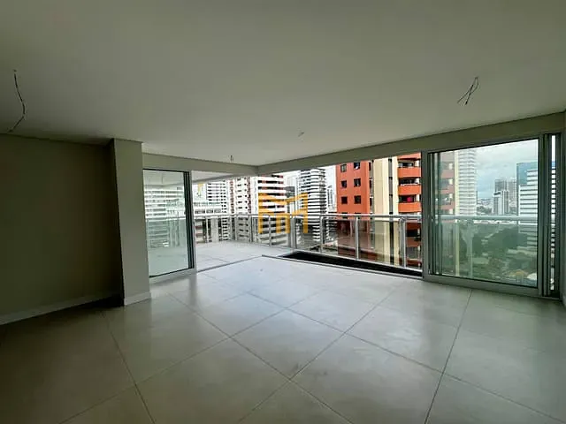 Apartamento 3 quartos e 5 banheiros, à venda, no bairro Nazaré em Belém