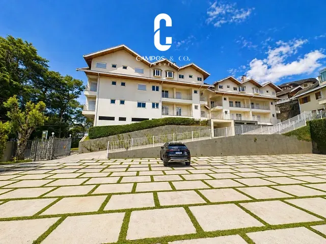 Apartamento 5 quartos e 6 banheiros, à venda, no bairro Vila Capivari em Campos do Jordão