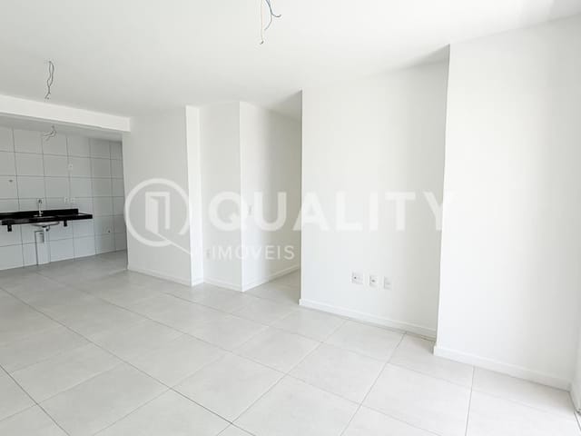 Apartamento 3 quartos e 2 banheiros, à venda, no bairro Guararapes em Fortaleza