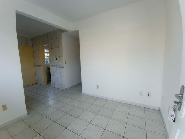 Apartamento 2 quartos e 1 banheiro, para alugar, no bairro Saco Grande em Florianópolis