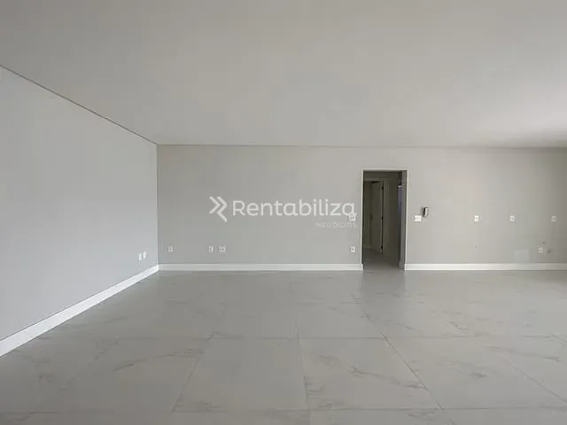 Apartamento com 312m² 4 quartos e 4 banheiros, à venda, no bairro Meia Praia em Itapema