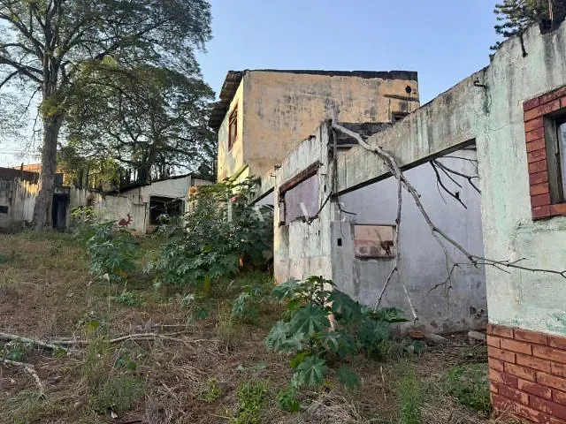 Terreno com 3700m², à venda, no bairro Lindóia em Londrina