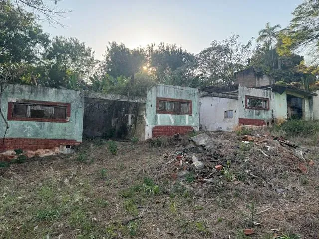 Terreno com 3700m², à venda, no bairro Lindóia em Londrina