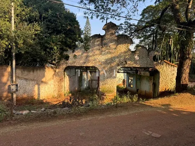 Terreno com 3700m², à venda, no bairro Lindóia em Londrina