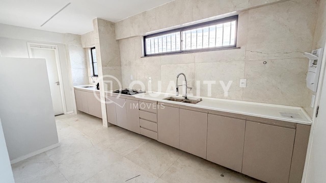 Apartamento com 251m² 4 quartos e 6 banheiros, à venda, no bairro Papicu em Fortaleza