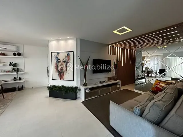 Apartamento com 210m² 3 quartos e 3 banheiros, à venda, no bairro Meia Praia em Itapema