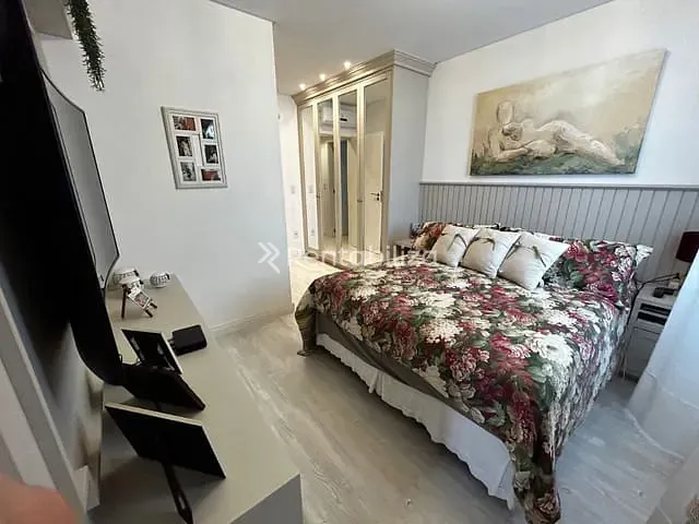 Apartamento com 210m² 3 quartos e 3 banheiros, à venda, no bairro Meia Praia em Itapema