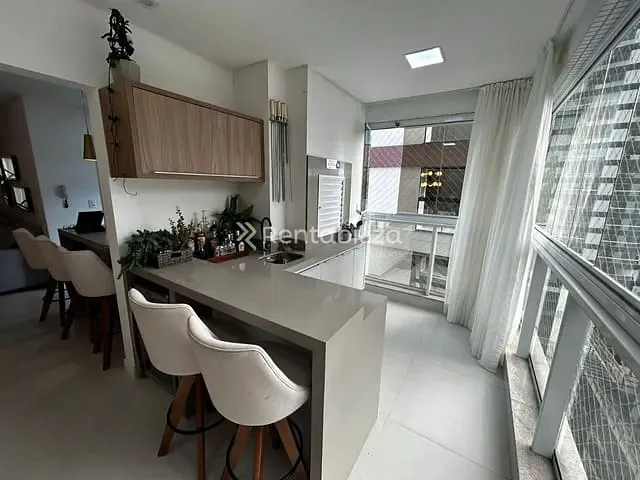 Apartamento com 210m² 3 quartos e 3 banheiros, à venda, no bairro Meia Praia em Itapema