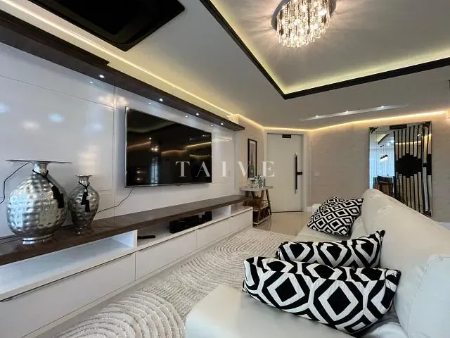 Apartamento com 308m² 4 quartos e 5 banheiros, à venda, no bairro Meia Praia em Itapema