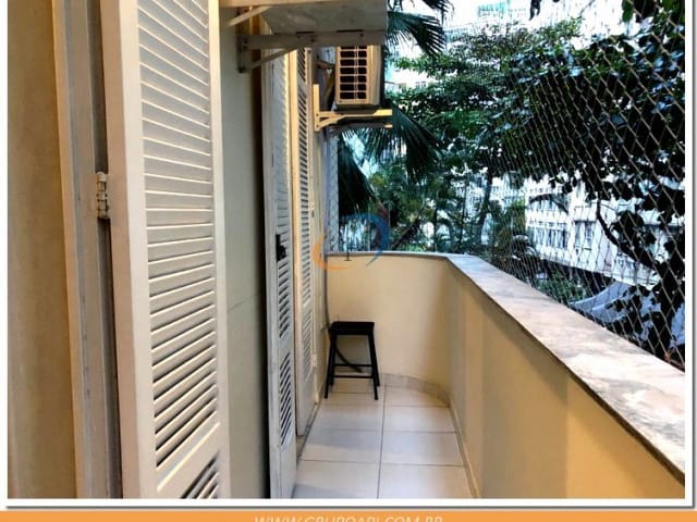 Foto do Apartamento - Raridade para ser seu novo lar no Posto 4! 3 Quartos com Varanda e 140m² – Totalmente Reformado, segunda quadra da princesinha do mar, Copacabana. | GrupoApi