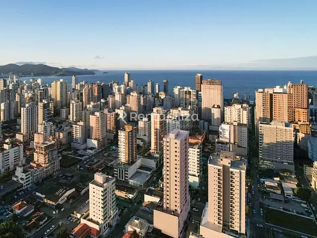 Apartamento 3 quartos e 1 banheiro, à venda, no bairro Meia Praia em Itapema