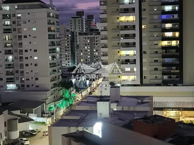 Apartamento 4 quartos e 3 banheiros, à venda, no bairro Campinas em São José