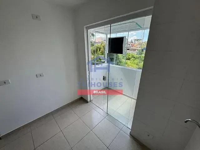 Apartamento 2 quartos e 1 banheiro, à venda, no bairro Guarani em Colombo