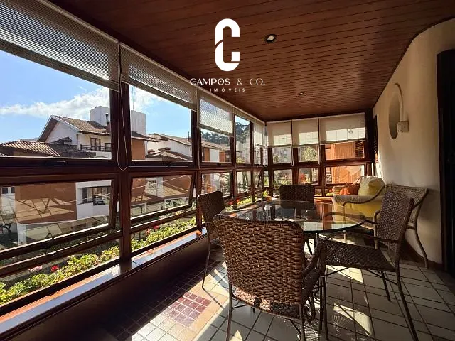 Apartamento 3 quartos e 3 banheiros, à venda ou para alugar, no bairro Vila Capivari em Campos do Jordão