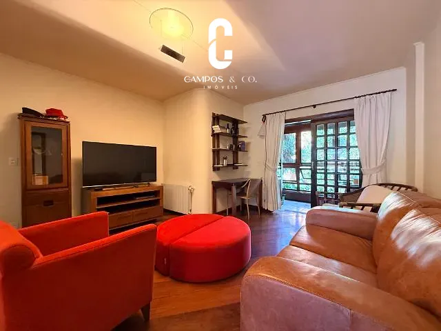 Apartamento 3 quartos e 3 banheiros, à venda ou para alugar, no bairro Vila Capivari em Campos do Jordão