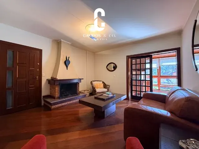 Apartamento 3 quartos e 3 banheiros, à venda ou para alugar, no bairro Vila Capivari em Campos do Jordão