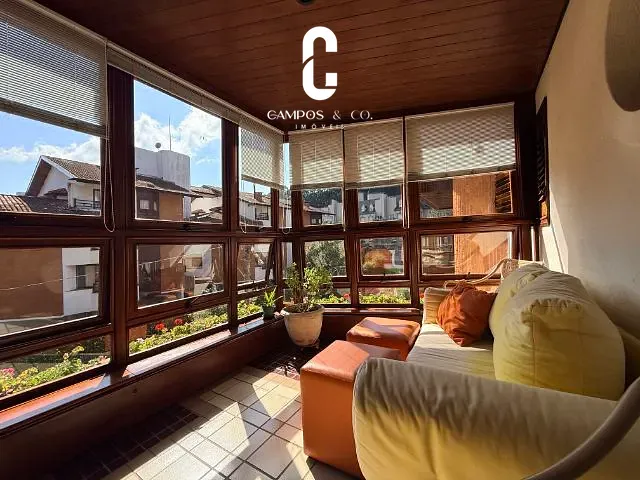 Apartamento 3 quartos e 3 banheiros, à venda ou para alugar, no bairro Vila Capivari em Campos do Jordão