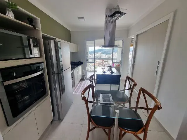 Apartamento com 120m² 3 quartos e 2 banheiros, para alugar, no bairro Jardim Country Club em Poços de Caldas