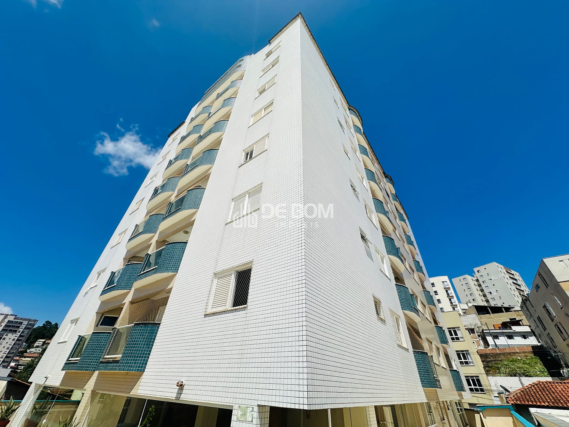 Apartamento à venda com 3 quartos, 125m² - Foto 1