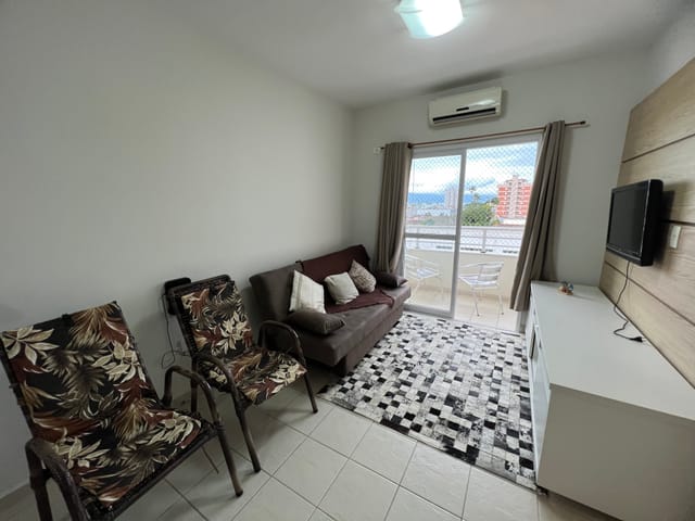 Foto do Apartamento - Apartamento à venda, região central de Caraguatatuba, 02 dormitórios com sacada, sendo 01 suíte, mobiliado, 01 vaga coberta, aceita financiamento | Israel Imoveis
