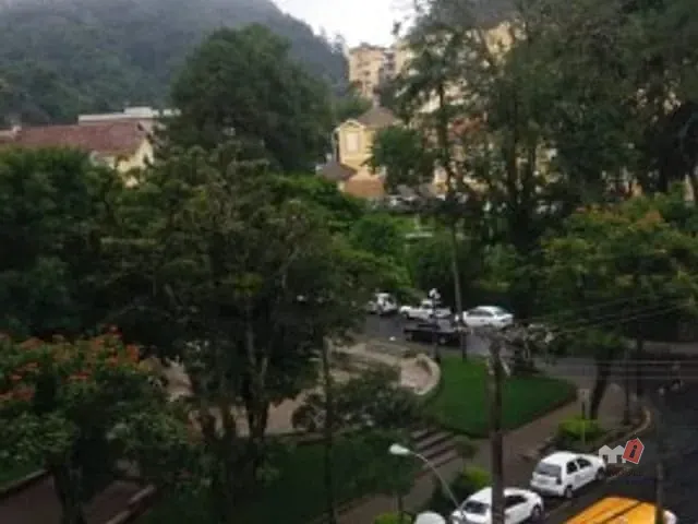 Apartamento à venda, no bairro Centro em Petrópolis