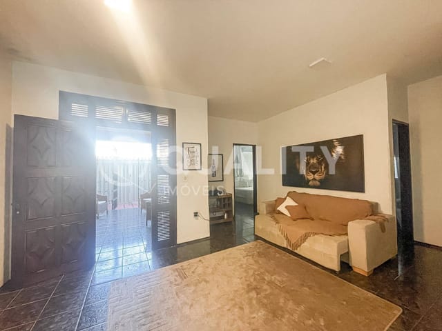 Casa com 206m² 3 quartos e 2 banheiros, à venda, no bairro Amadeu Furtado em Fortaleza