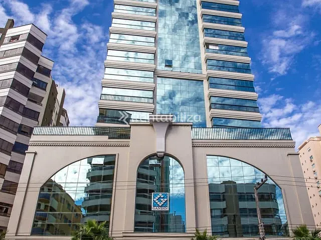 Apartamento com 302m² 4 quartos e 1 banheiro, à venda, no bairro Meia Praia em Itapema