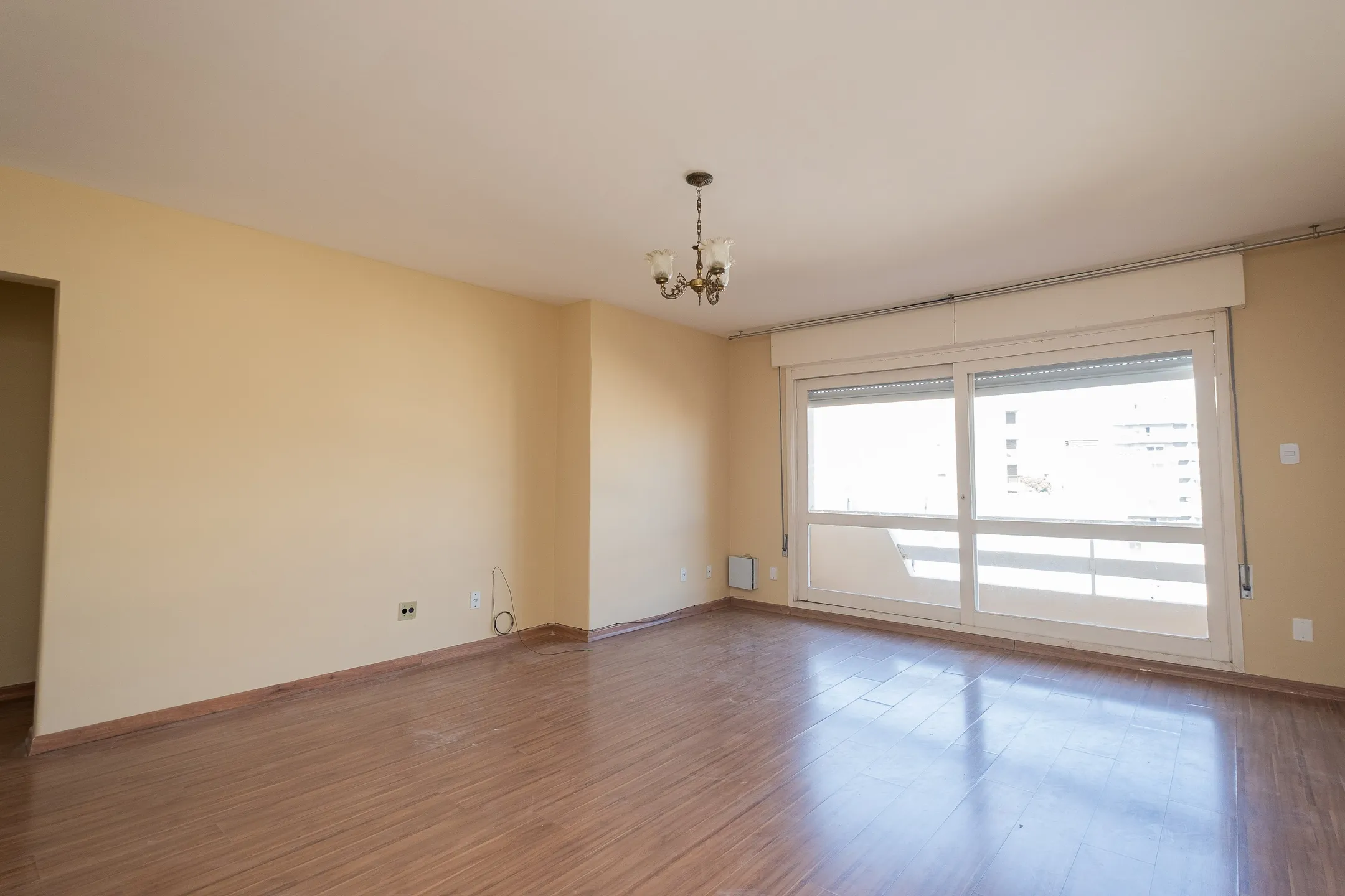 Apartamento de 3 Dormitórios para Aluguel no Centro de Pelotas RS com 2 Banheiros, 1 Vaga de Garagem e Excelente Localização Urbana